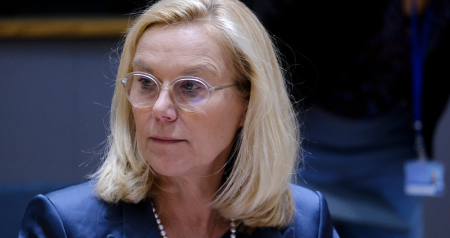 Minister Kaag: ‘Aanpak witwassen schiet op sommige punten door’ Minister Kaag: ‘Aanpak witwassen schiet op sommige punten door’