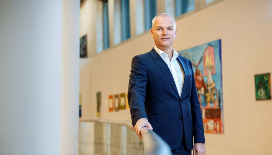 Ton van Nimwegen verlaat ABN AMRO voor landelijke politiek