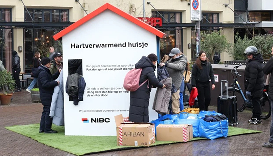 NIBC zamelt opnieuw winterjassen in op Haagse Grote Markt