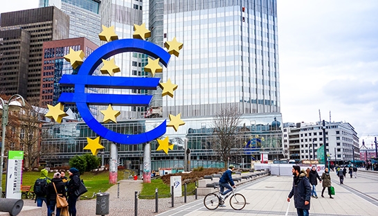 Kantoor ECB toezicht blijft de Eurotower in Frankfurt 