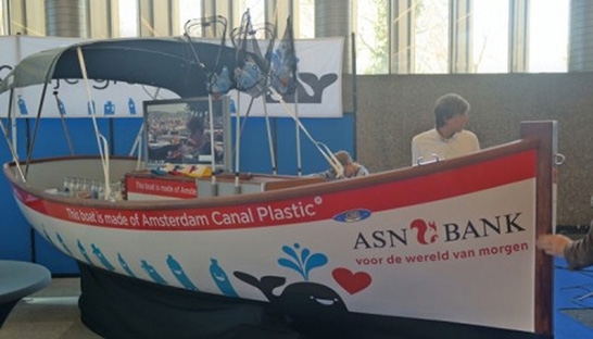 ASN Bank ondersteunt plasticvisser Plastic Whale