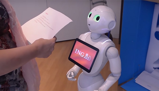 ING maakt kennis met eerste mensachtige robot Pepper