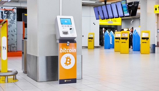 Reizigers via Schiphol kunnen euro’s wisselen bij bitcoin-automaat