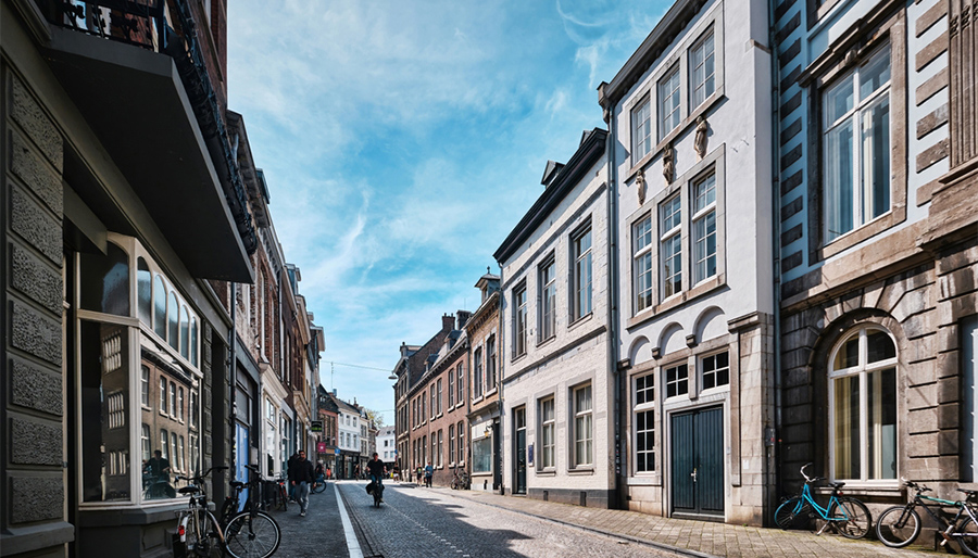 Minder verkopen, toch duurder: Krapte houdt grip op woningmarkt