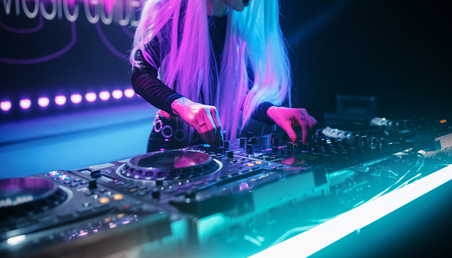 ABN AMRO en DGTL Festival breiden mentorprogramma voor vrouwelijke makers uit