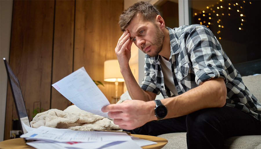 Financiële druk huiseigenaren op hoogste niveau ooit, ook middeninkomens in de knel