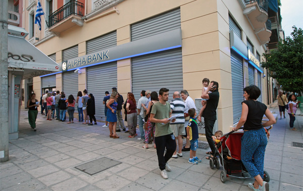 Griekse banken openen deuren voor pinpasloze klanten